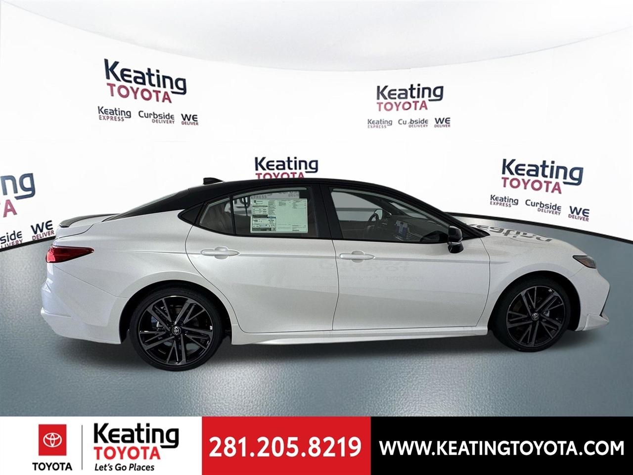 Toyota Camry Hybrid XLE 2026