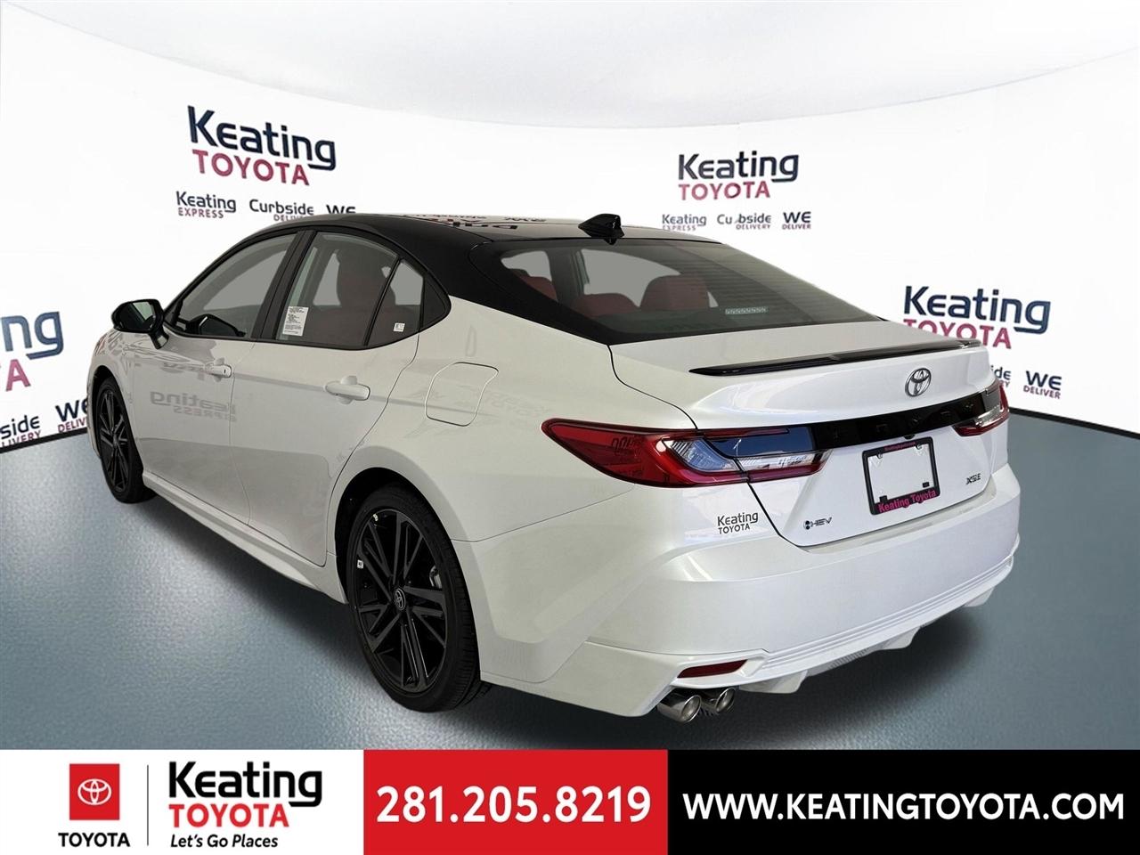 Toyota Camry Hybrid XLE 2026