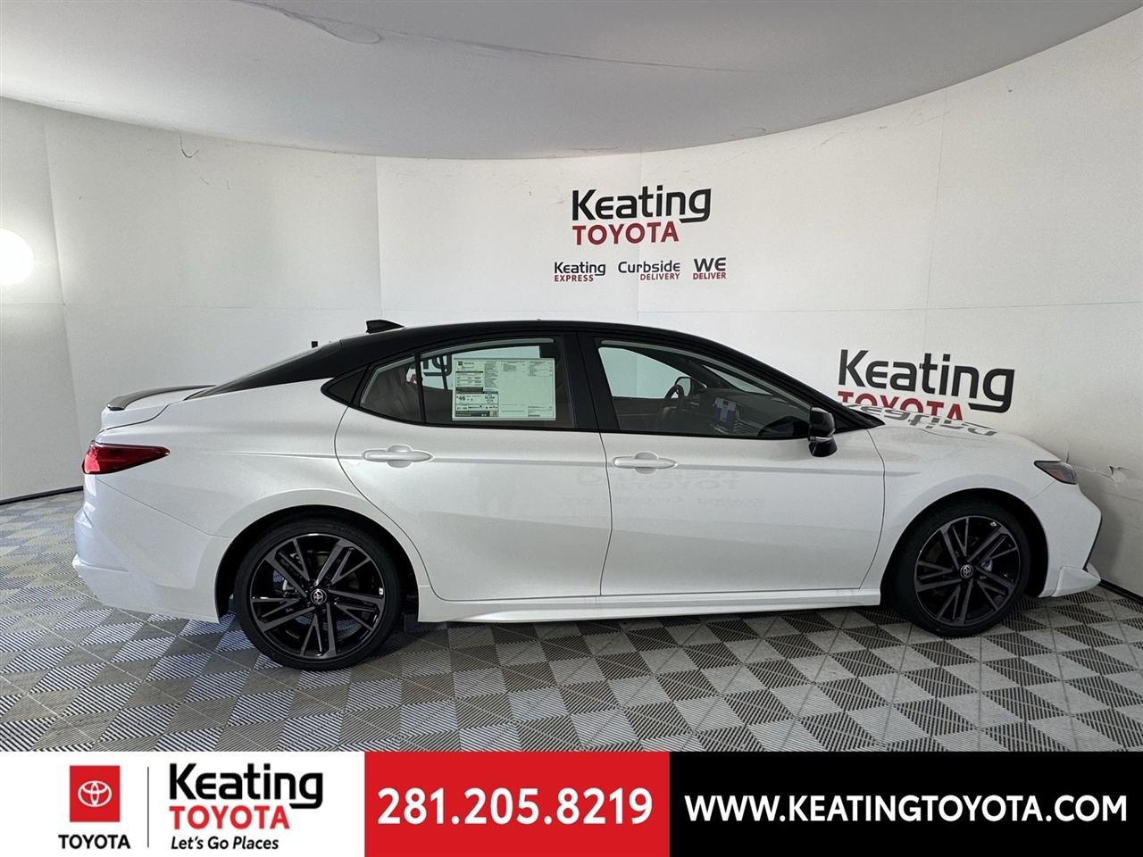 Toyota Camry Hybrid XLE 2026