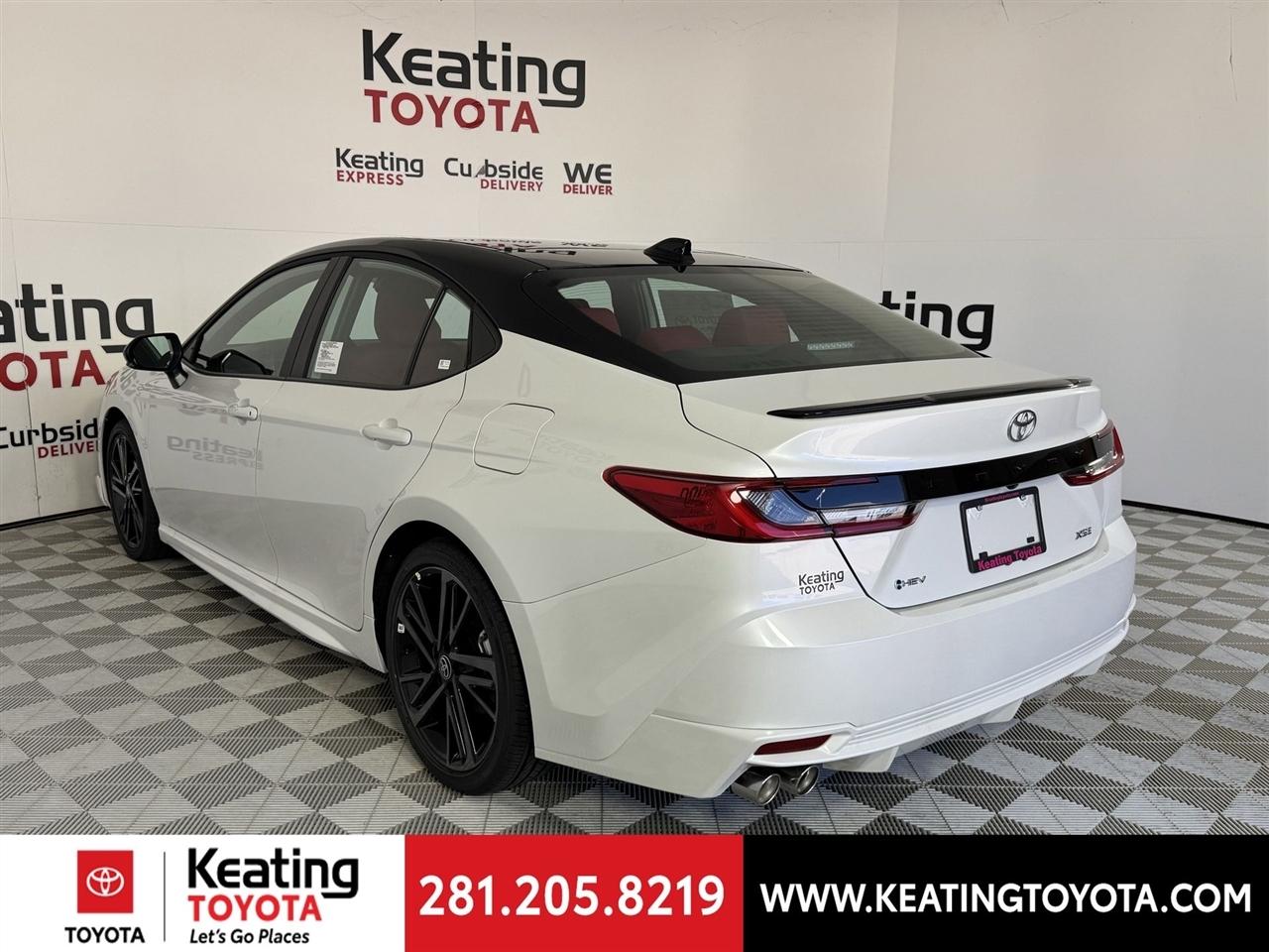 Toyota Camry Hybrid XLE 2026