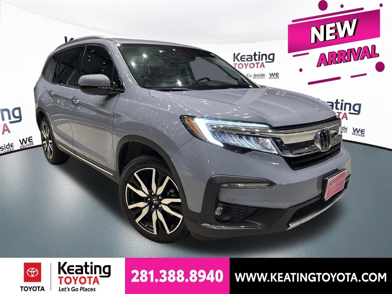 2022 Honda Pilot Touring w/Rear Captains Chairs
