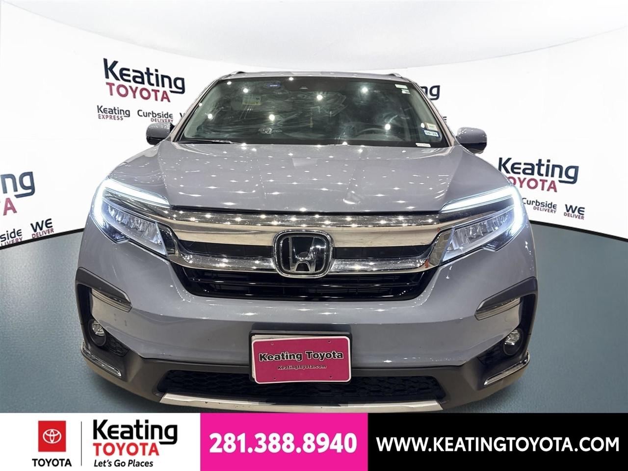Honda Pilot Touring w/Rear Captains Chairs 2022