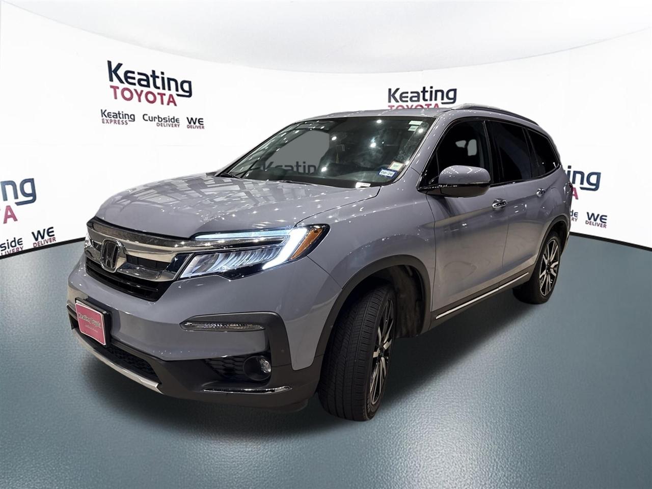 Honda Pilot Touring w/Rear Captains Chairs 2022