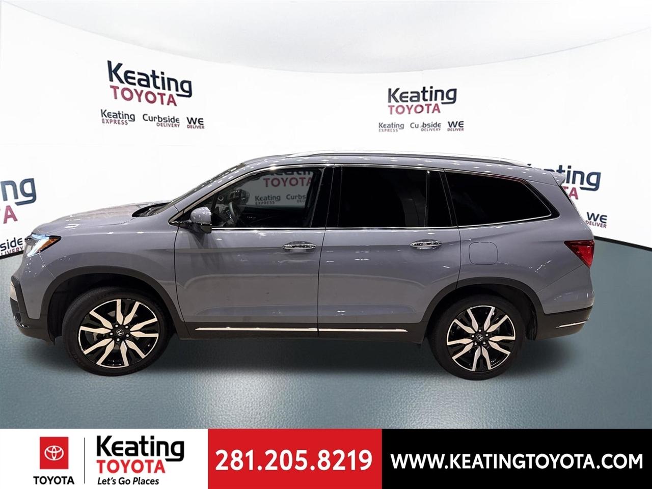 Honda Pilot Touring w/Rear Captains Chairs 2022