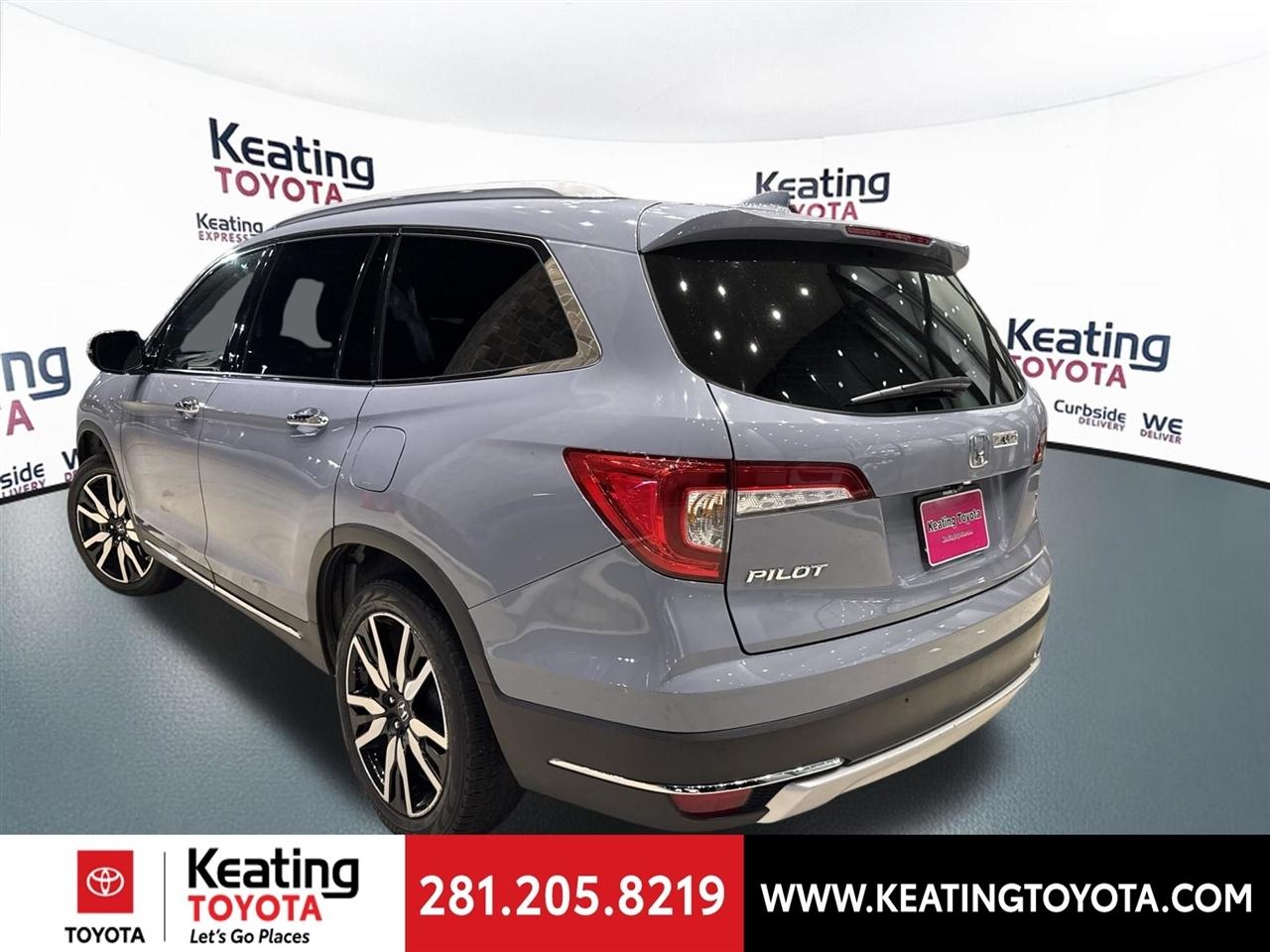 Honda Pilot Touring w/Rear Captains Chairs 2022