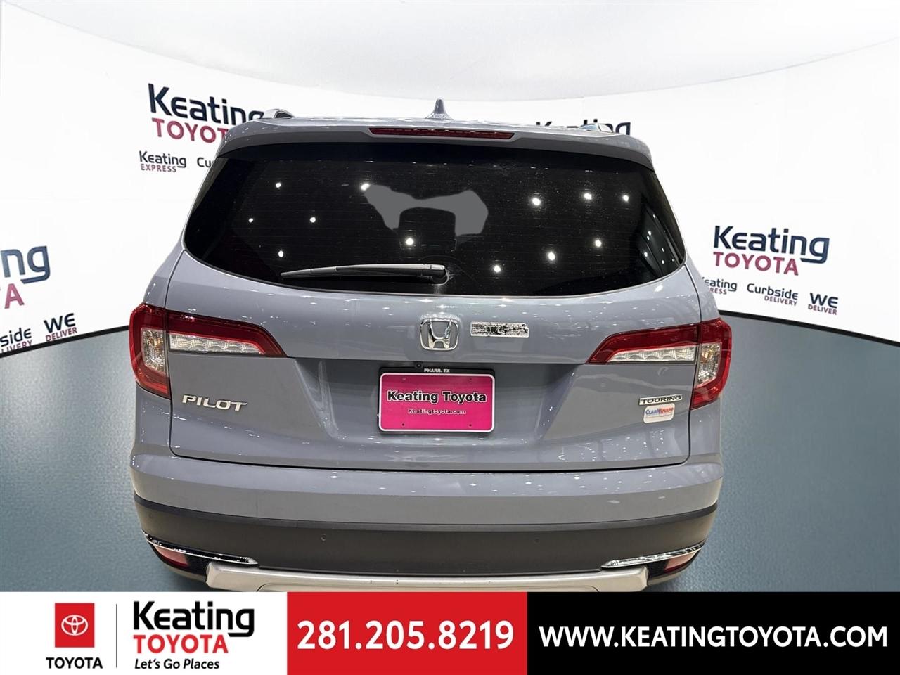 Honda Pilot Touring w/Rear Captains Chairs 2022
