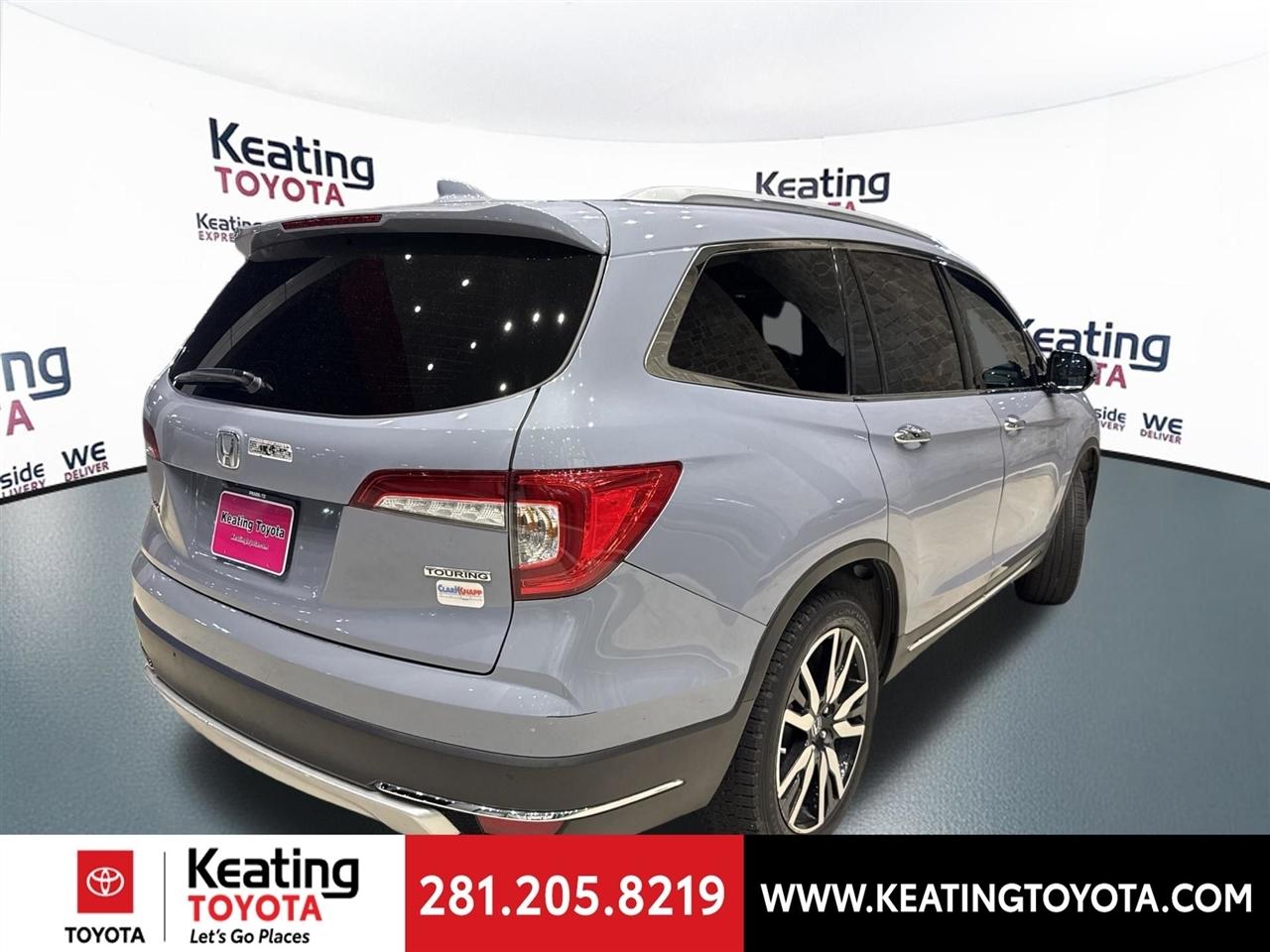 Honda Pilot Touring w/Rear Captains Chairs 2022