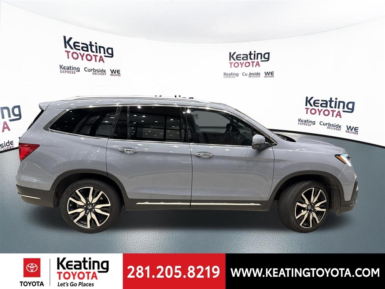 Honda Pilot Touring w/Rear Captains Chairs 2022
