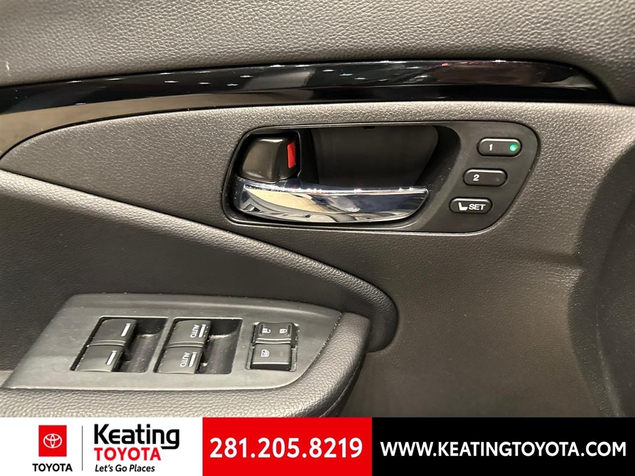 Honda Pilot Touring w/Rear Captains Chairs 2022