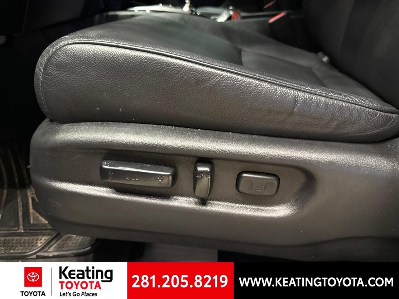 Honda Pilot Touring w/Rear Captains Chairs 2022