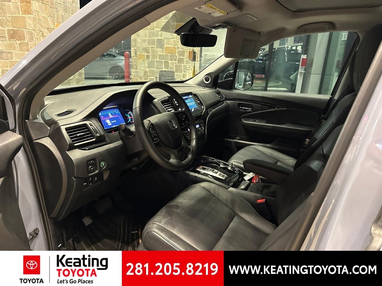 Honda Pilot Touring w/Rear Captains Chairs 2022