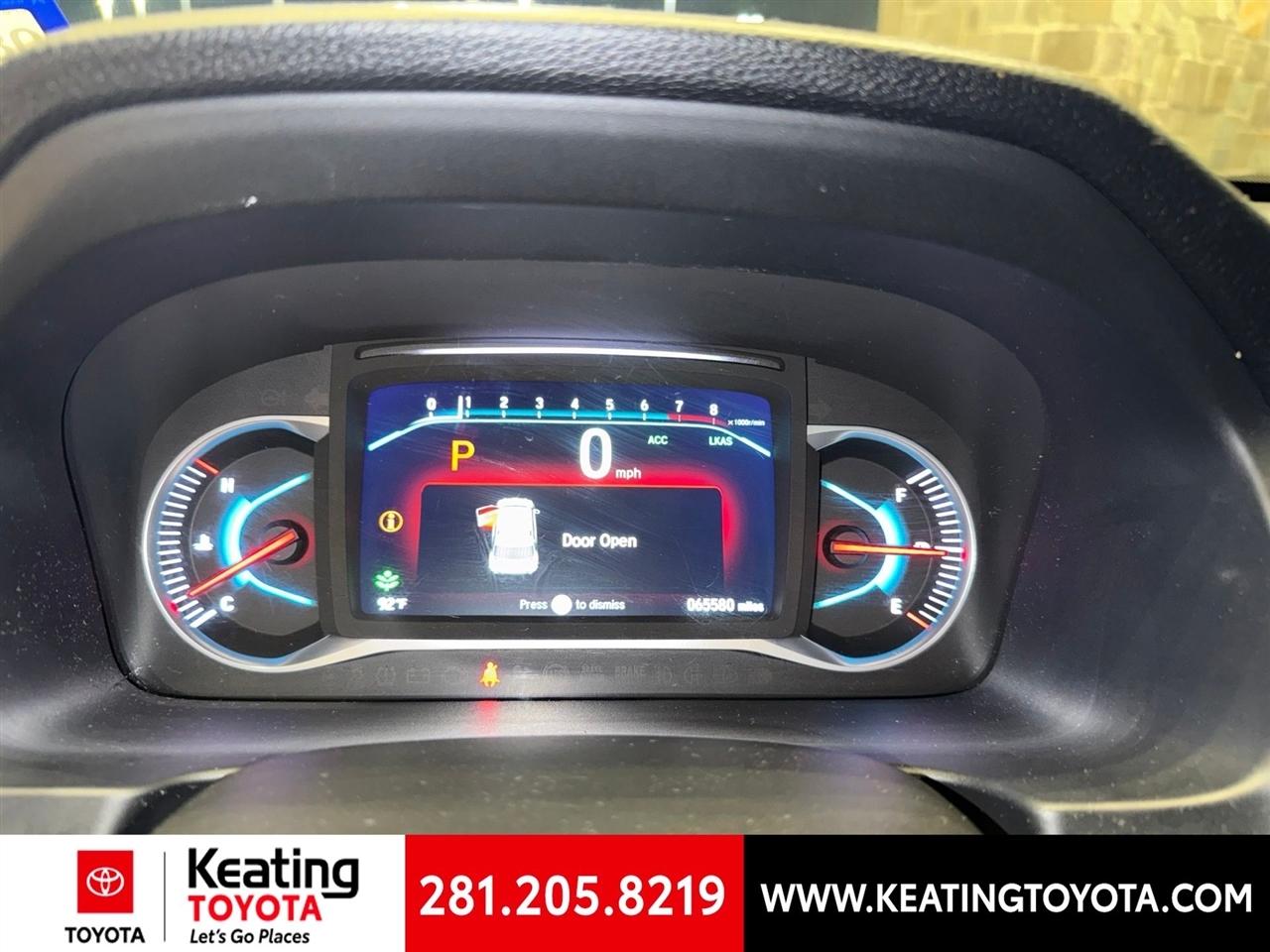 Honda Pilot Touring w/Rear Captains Chairs 2022