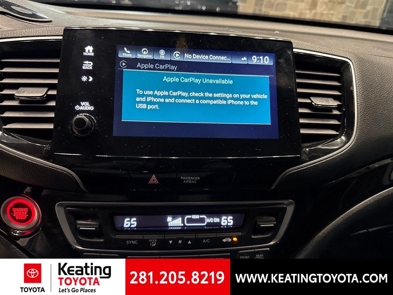 Honda Pilot Touring w/Rear Captains Chairs 2022