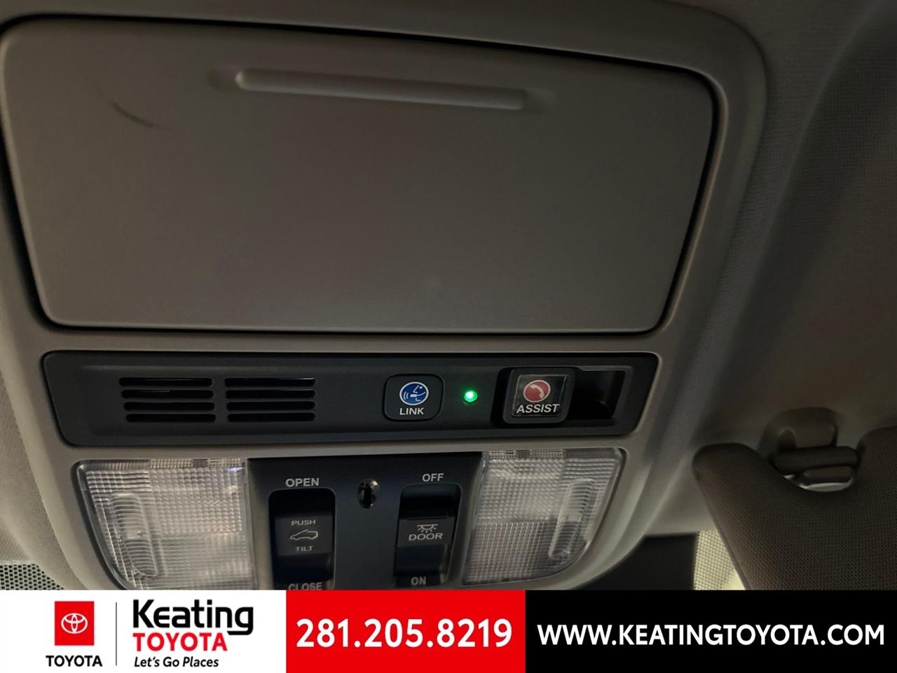 Honda Pilot Touring w/Rear Captains Chairs 2022