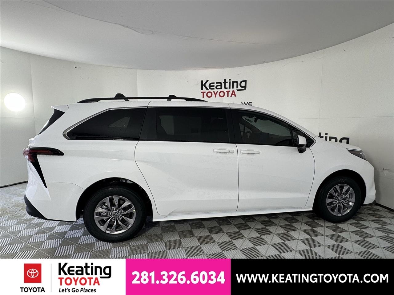 Toyota Sienna LE 8-Passenger 2026