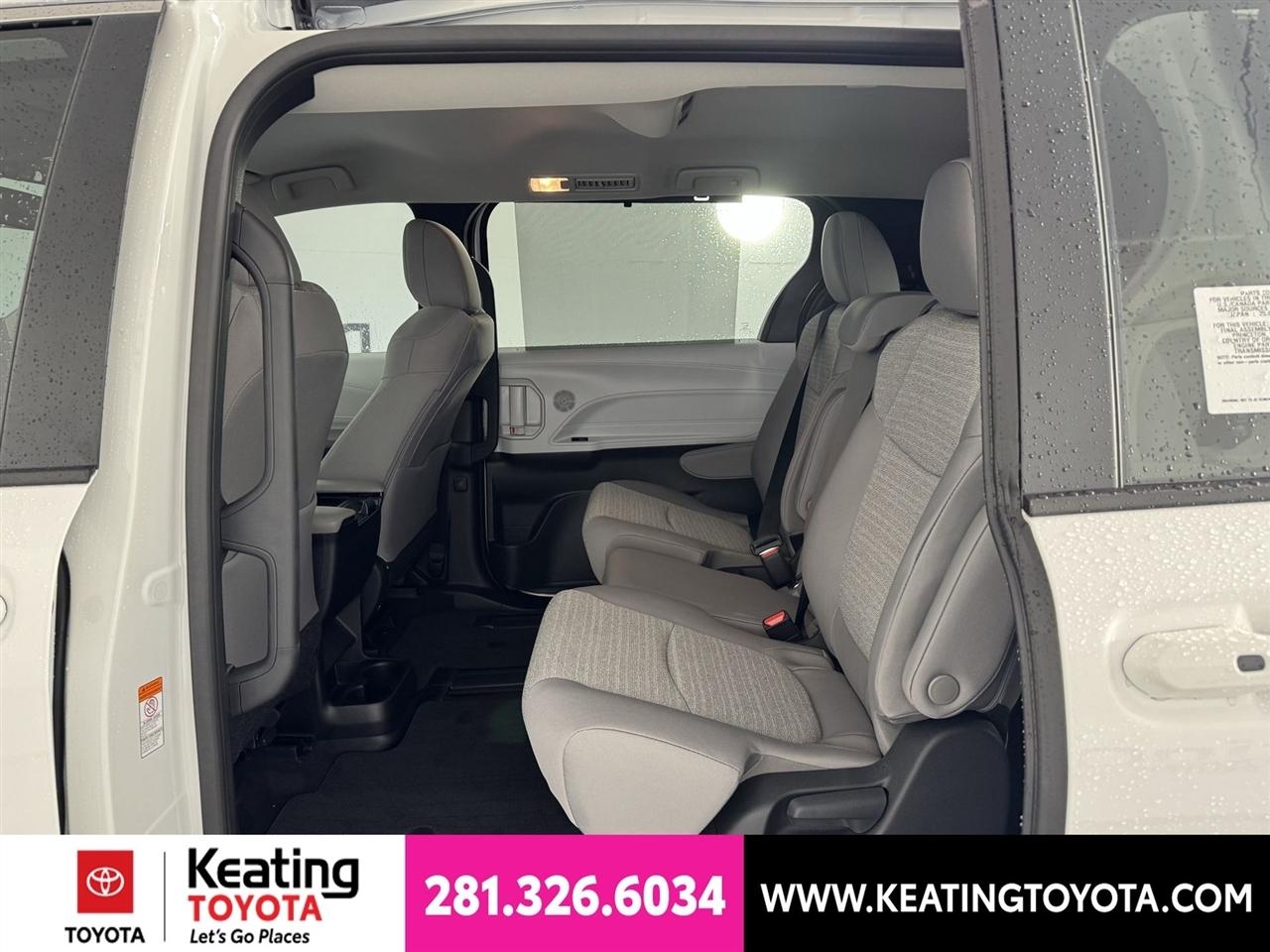 Toyota Sienna LE 8-Passenger 2026