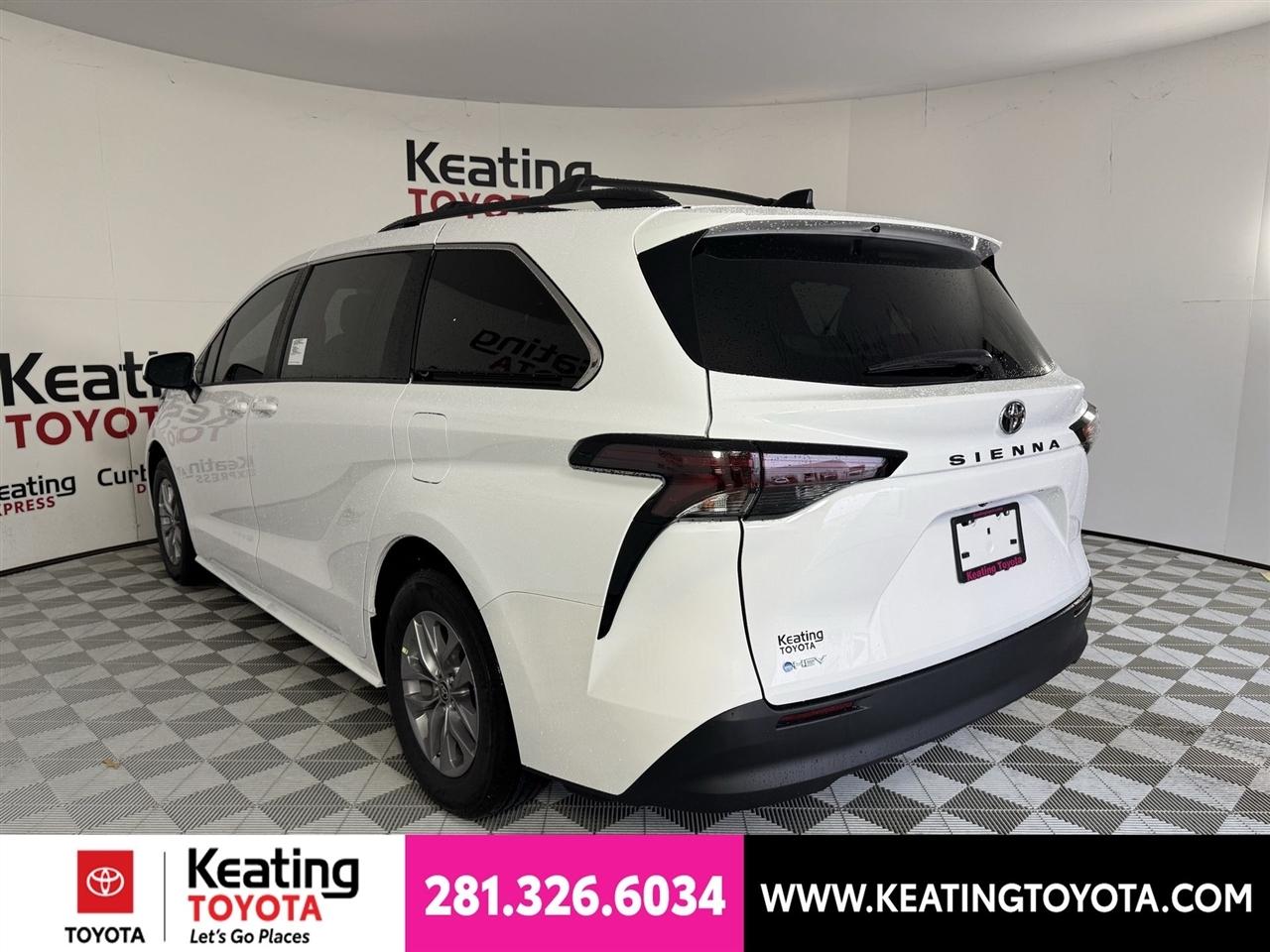 Toyota Sienna LE 8-Passenger 2026