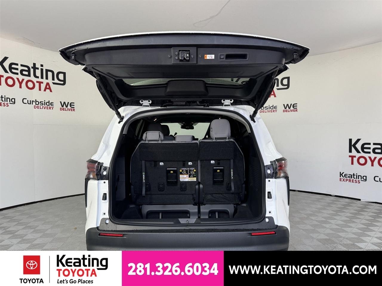 Toyota Sienna LE 8-Passenger 2026