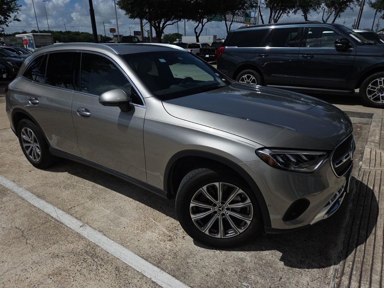 Mercedes-Benz GLC-Class GLC300 2024
