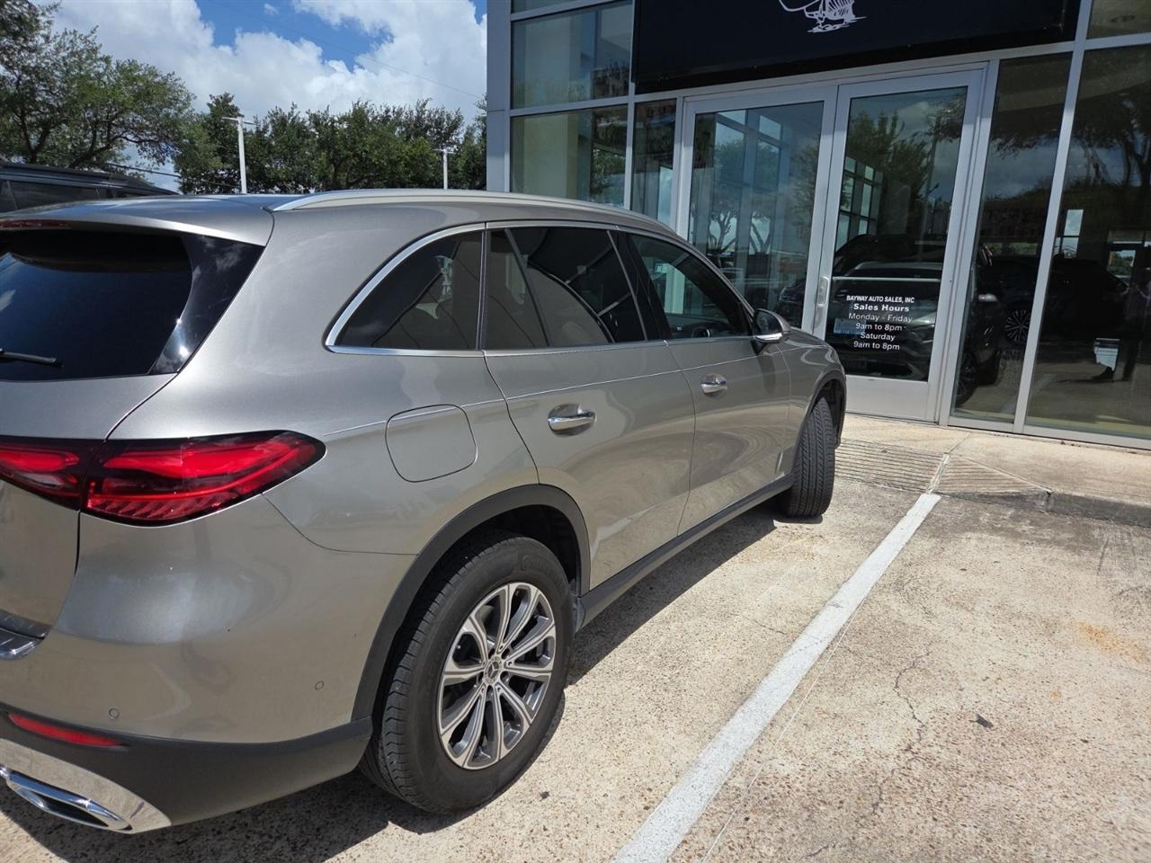 Mercedes-Benz GLC-Class GLC300 2024