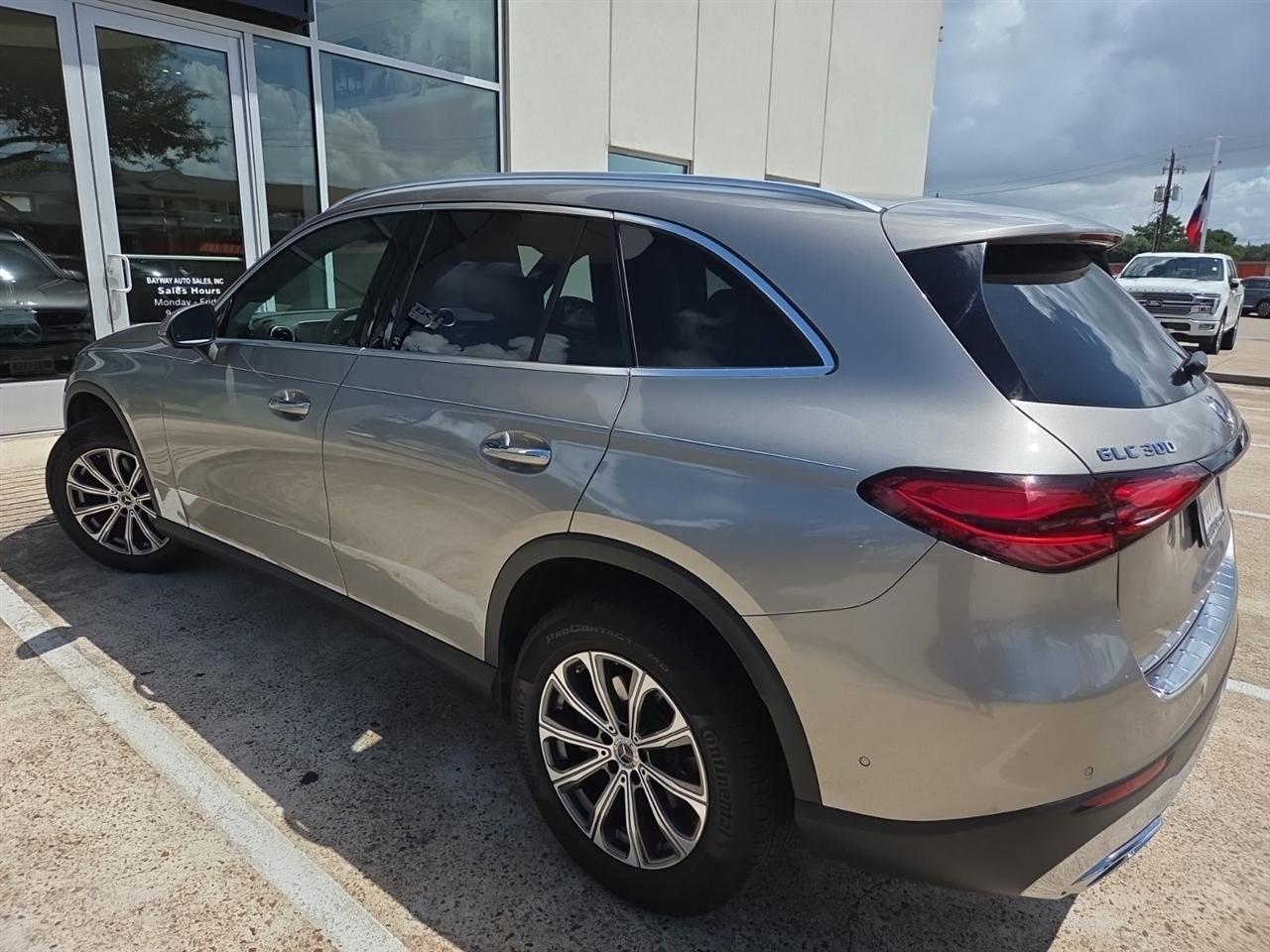 Mercedes-Benz GLC-Class GLC300 2024