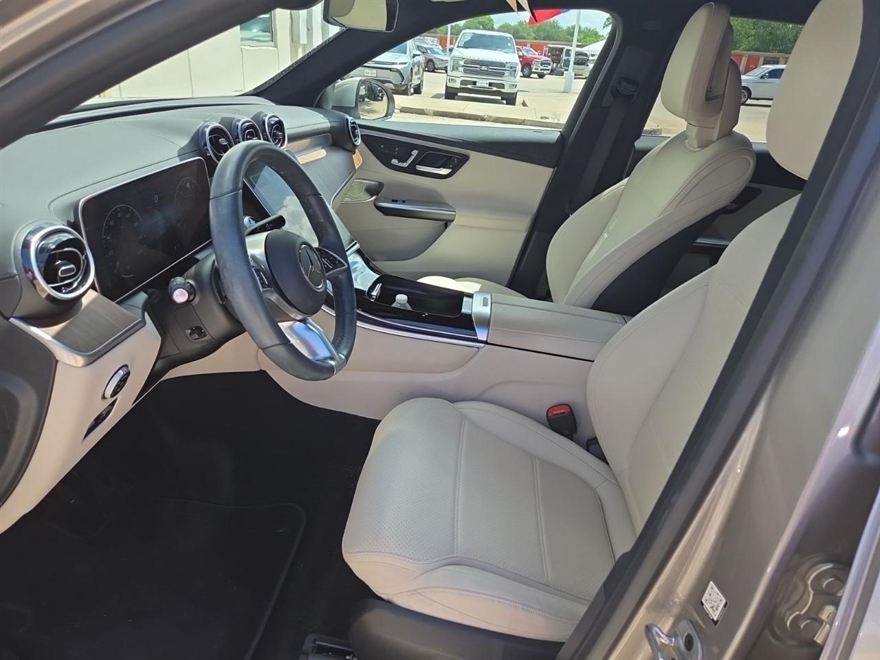 Mercedes-Benz GLC-Class GLC300 2024