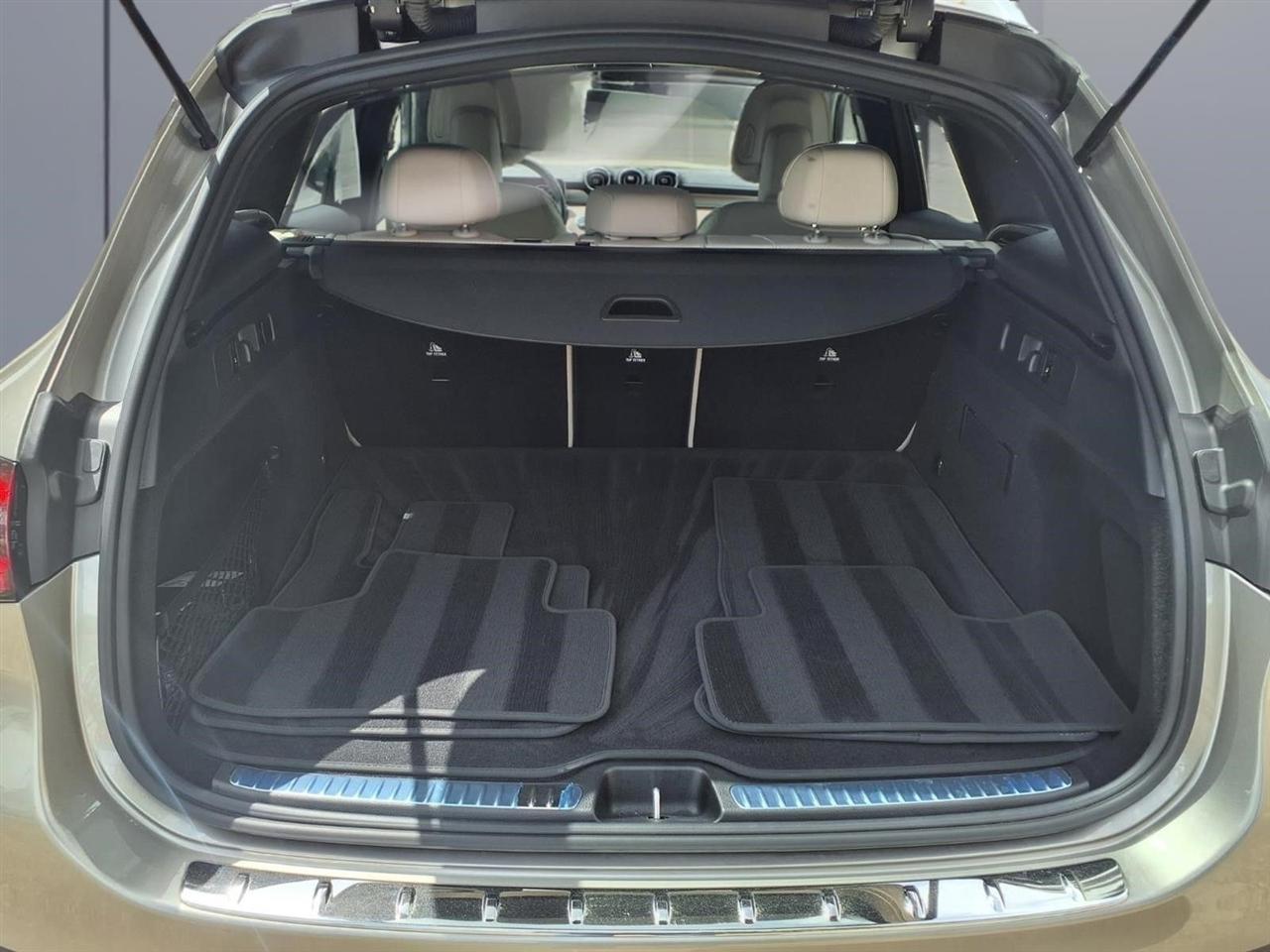 Mercedes-Benz GLC-Class GLC300 2024