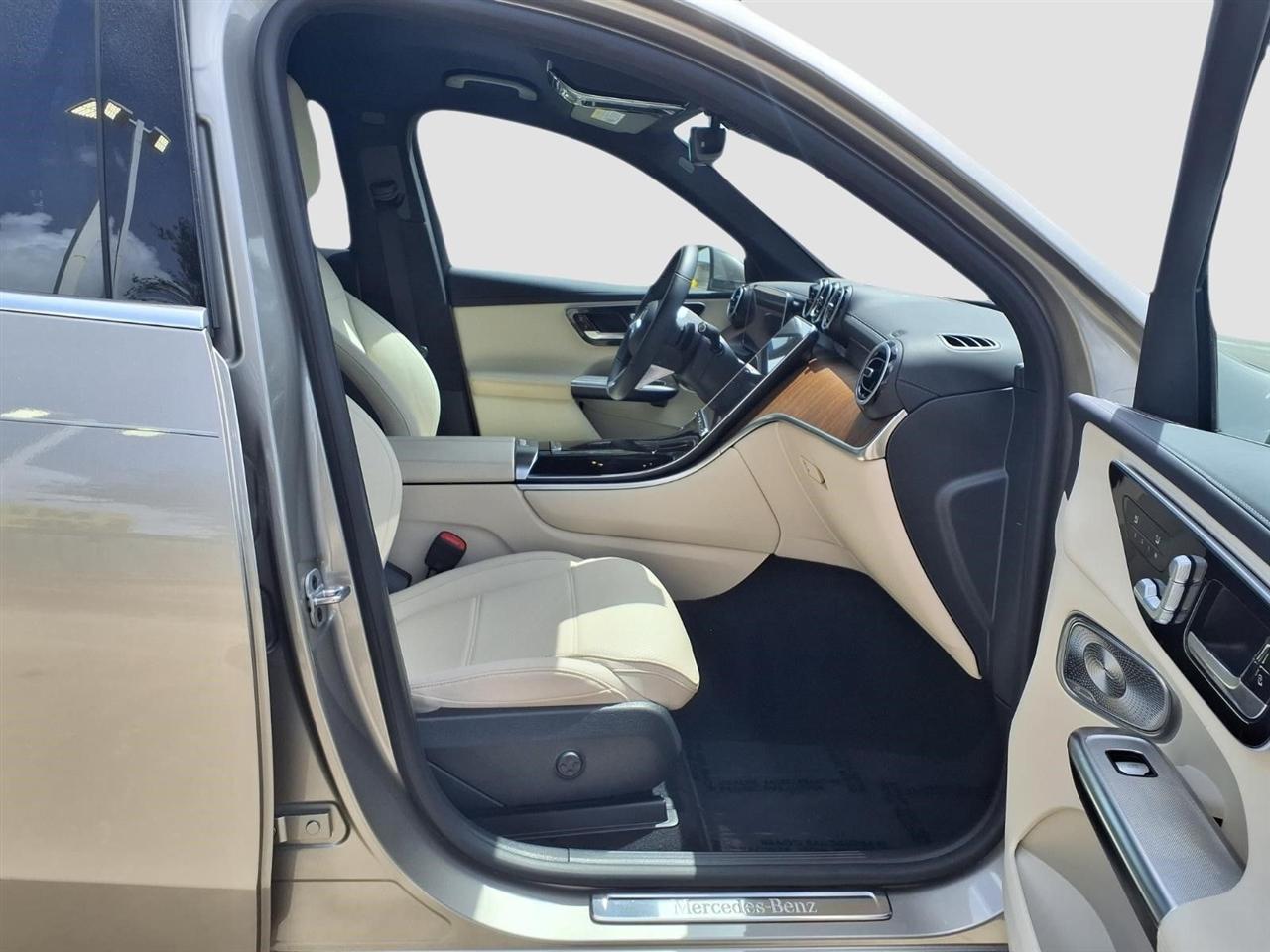 Mercedes-Benz GLC-Class GLC300 2024