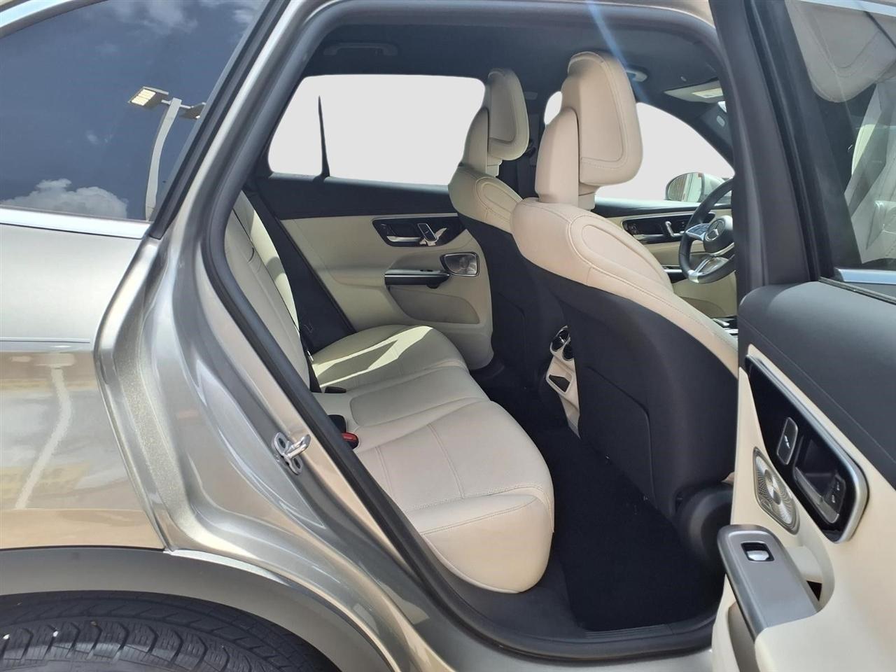 Mercedes-Benz GLC-Class GLC300 2024