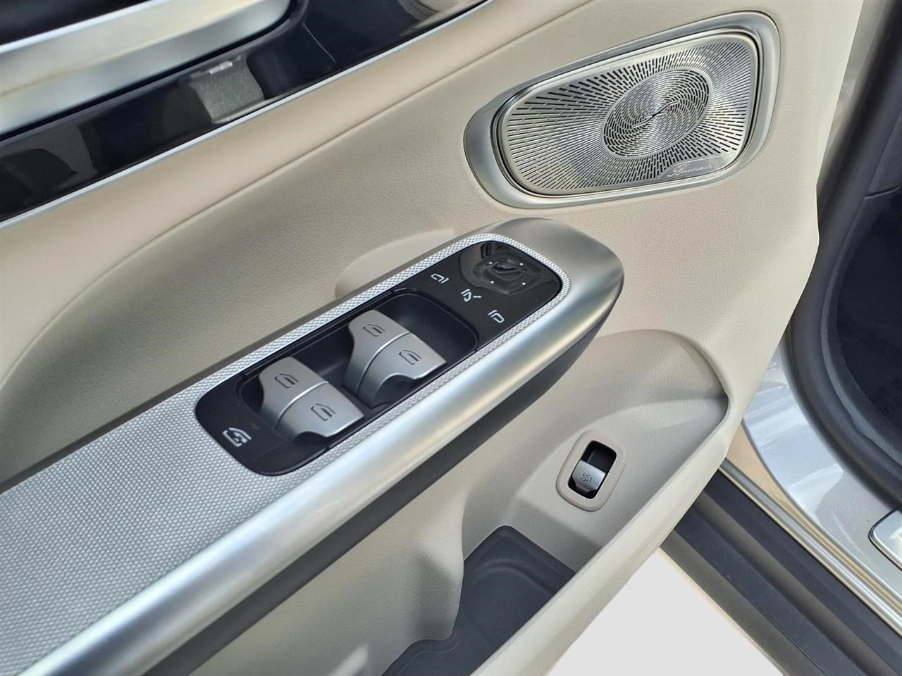 Mercedes-Benz GLC-Class GLC300 2024