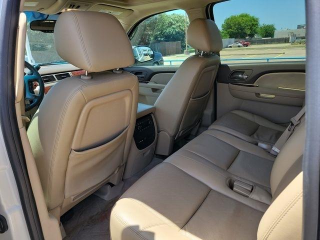 Chevrolet Suburban LTZ 1500 4WD 2011