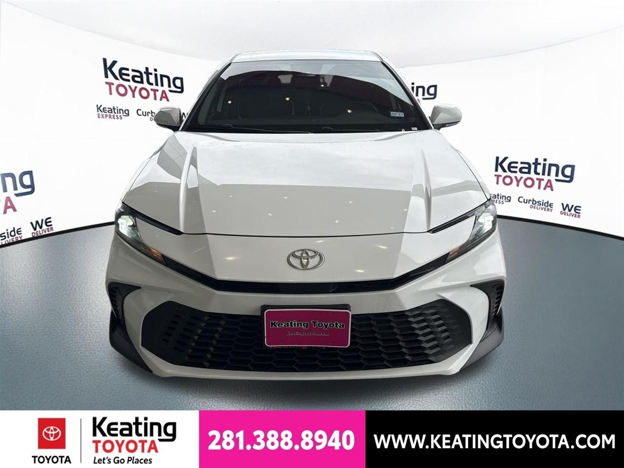 Toyota Camry Hybrid XLE 2025