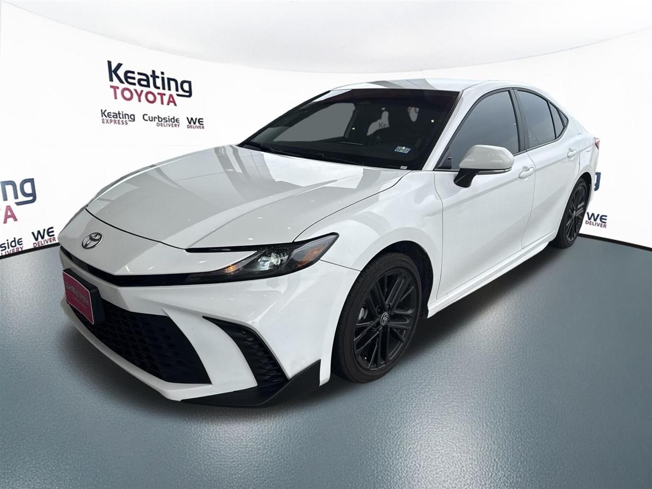 Toyota Camry Hybrid XLE 2025