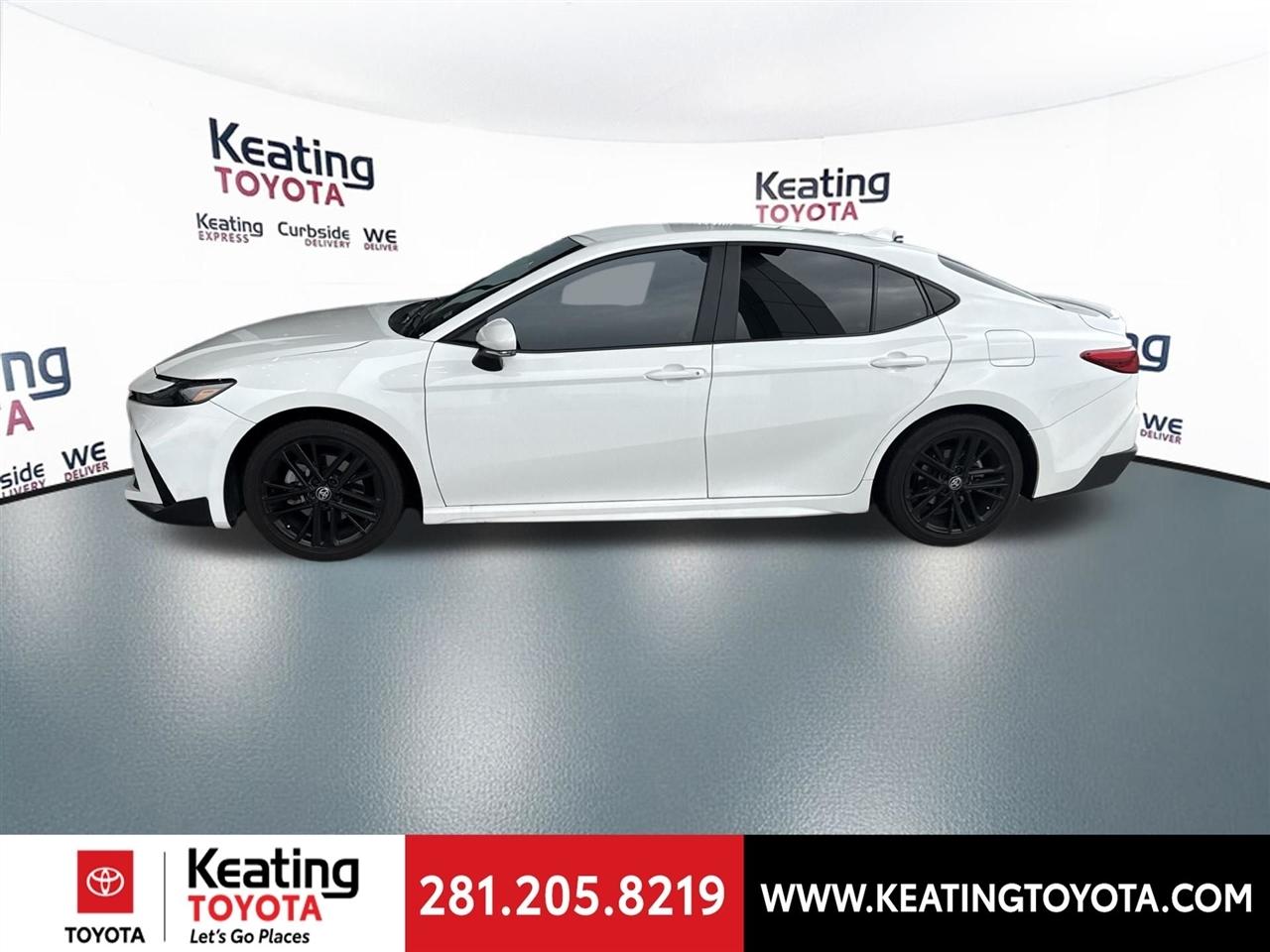 Toyota Camry Hybrid XLE 2025