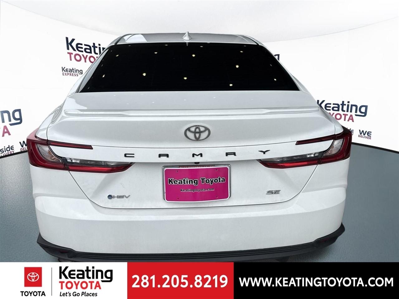 Toyota Camry Hybrid XLE 2025