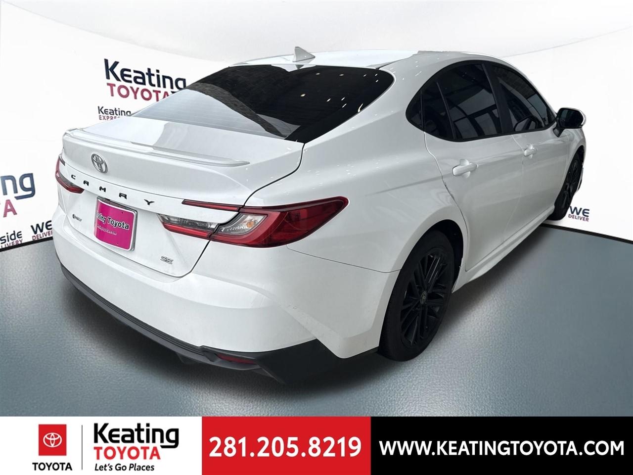 Toyota Camry Hybrid XLE 2025
