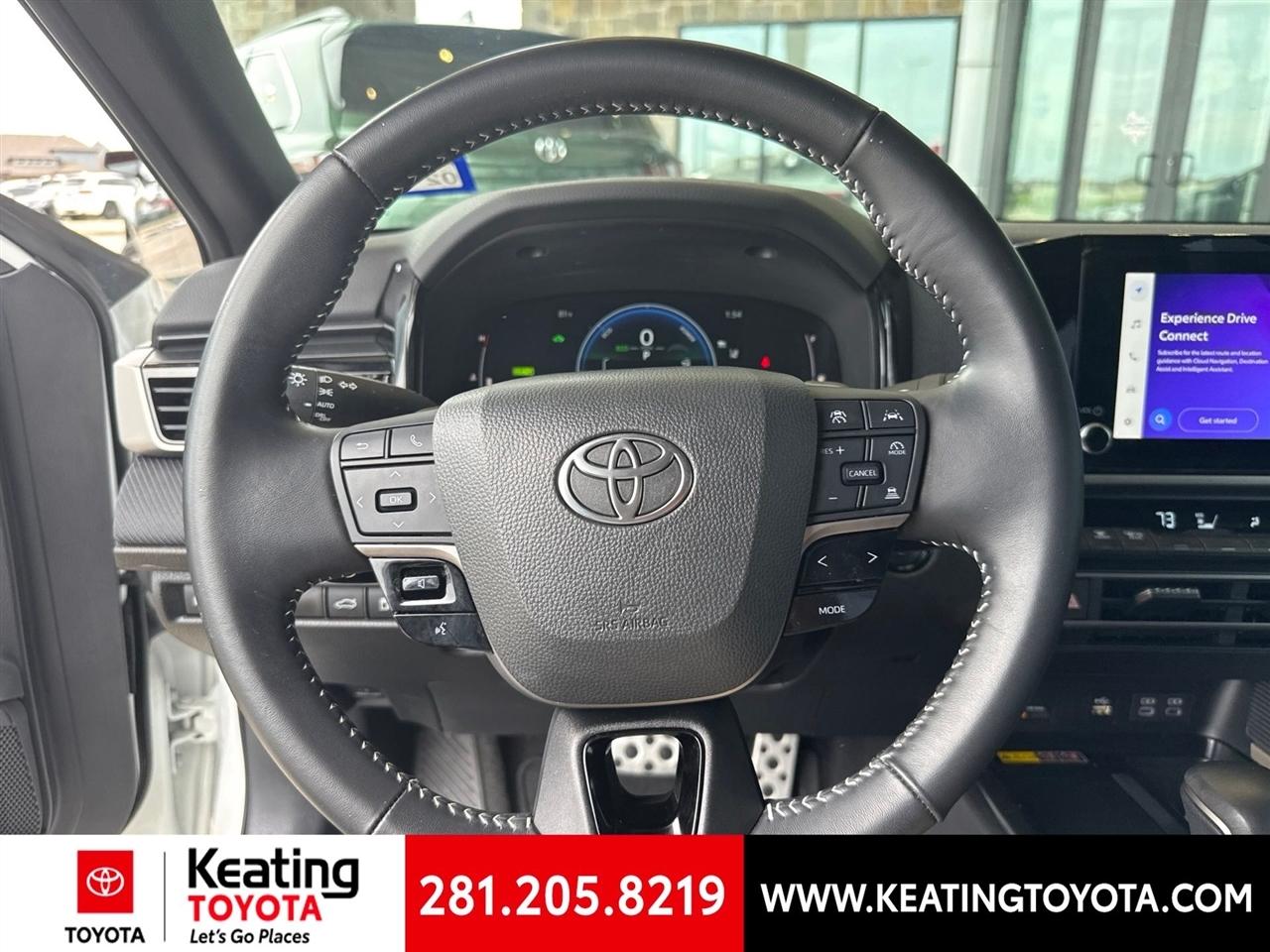 Toyota Camry Hybrid XLE 2025