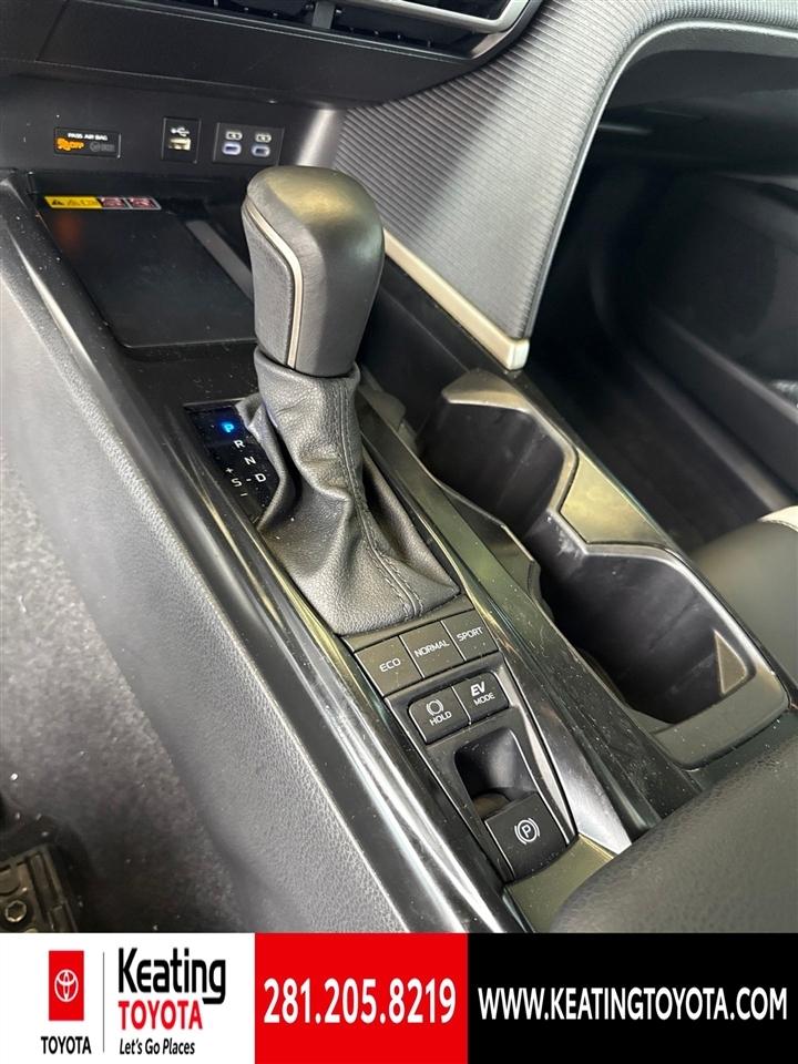 Toyota Camry Hybrid XLE 2025