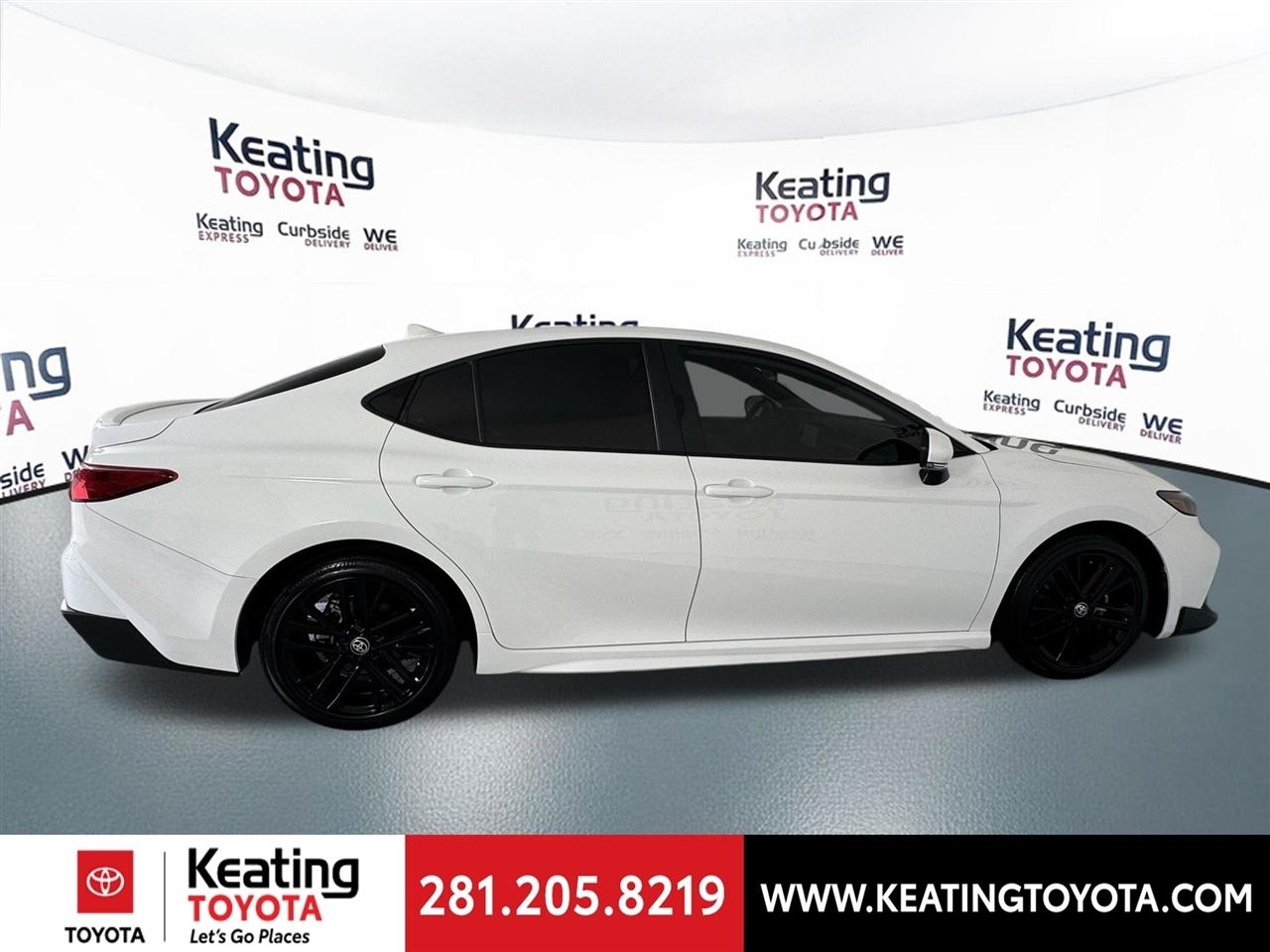 Toyota Camry Hybrid XLE 2025