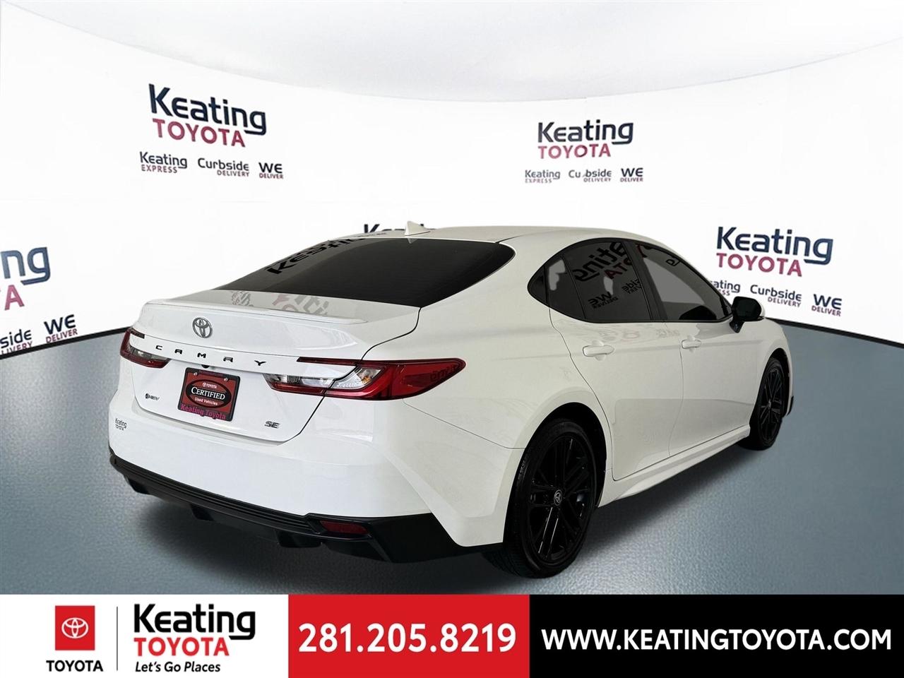 Toyota Camry Hybrid XLE 2025