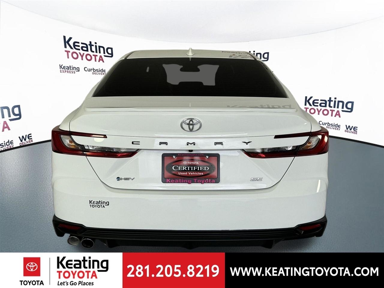 Toyota Camry Hybrid XLE 2025