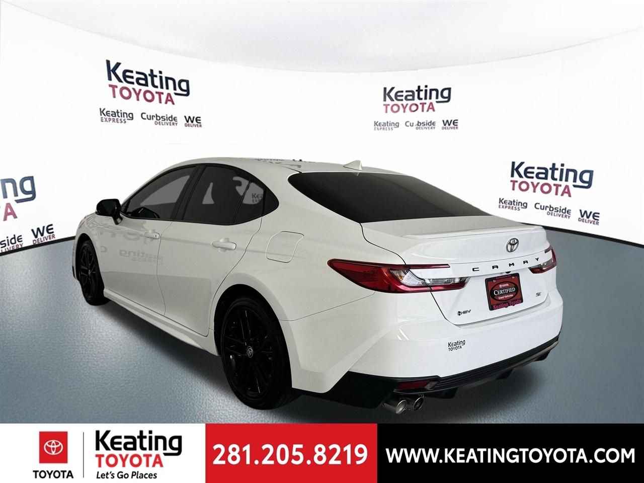 Toyota Camry Hybrid XLE 2025