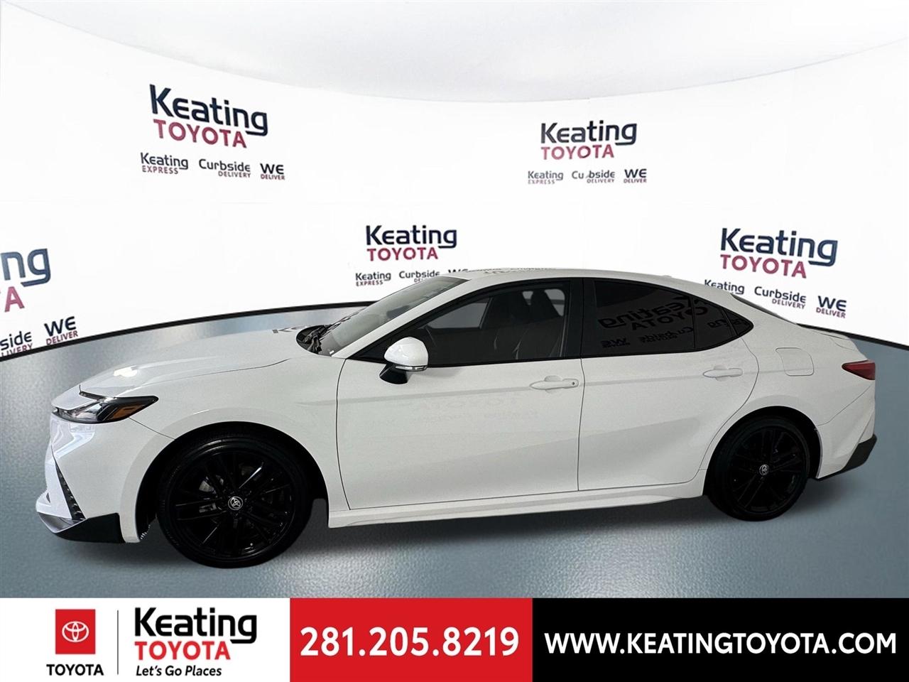 Toyota Camry Hybrid XLE 2025
