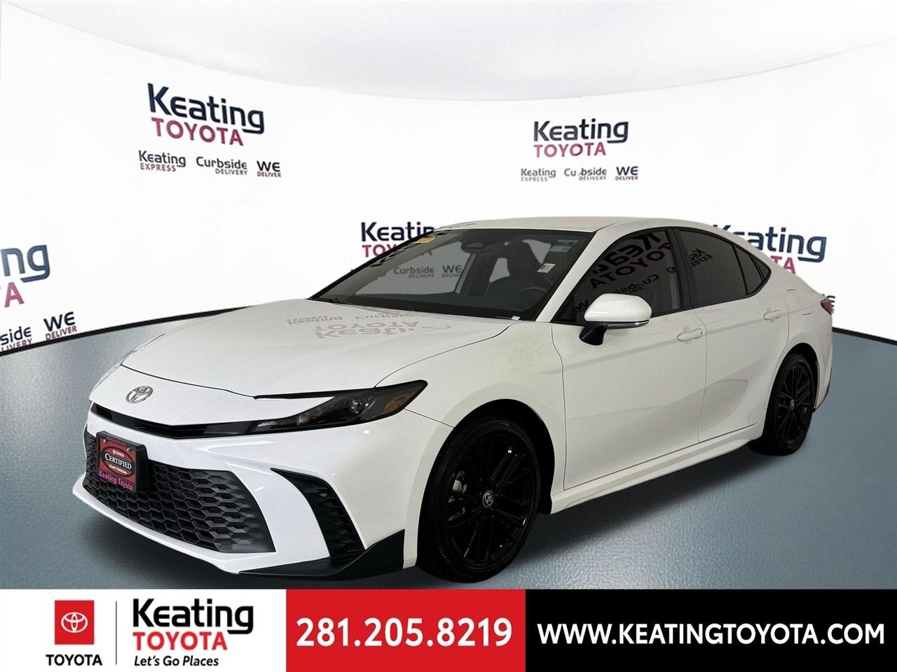 Toyota Camry Hybrid XLE 2025