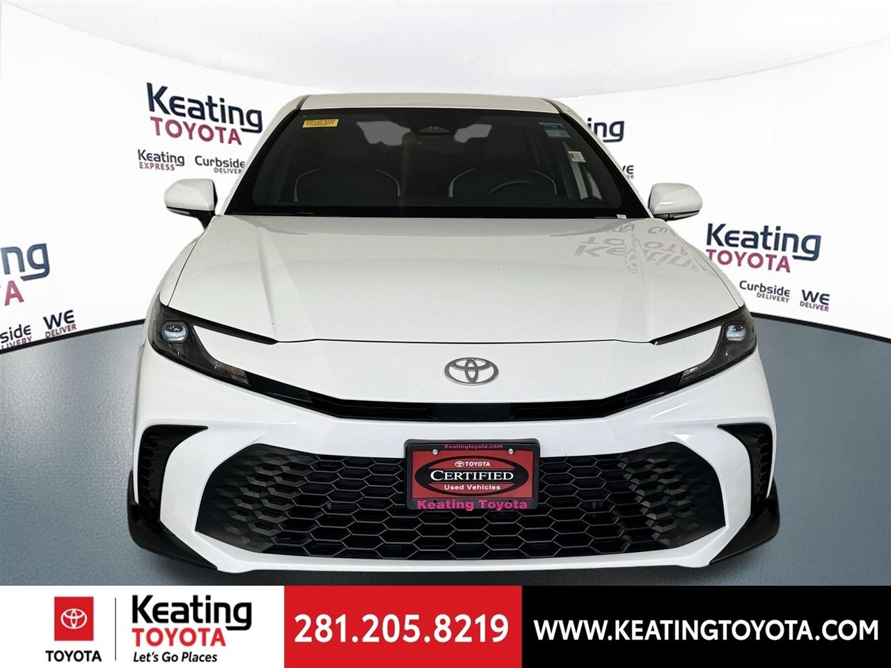 Toyota Camry Hybrid XLE 2025