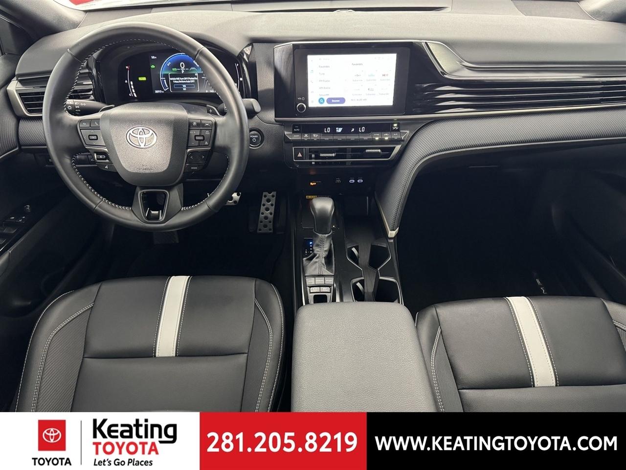 Toyota Camry Hybrid XLE 2025