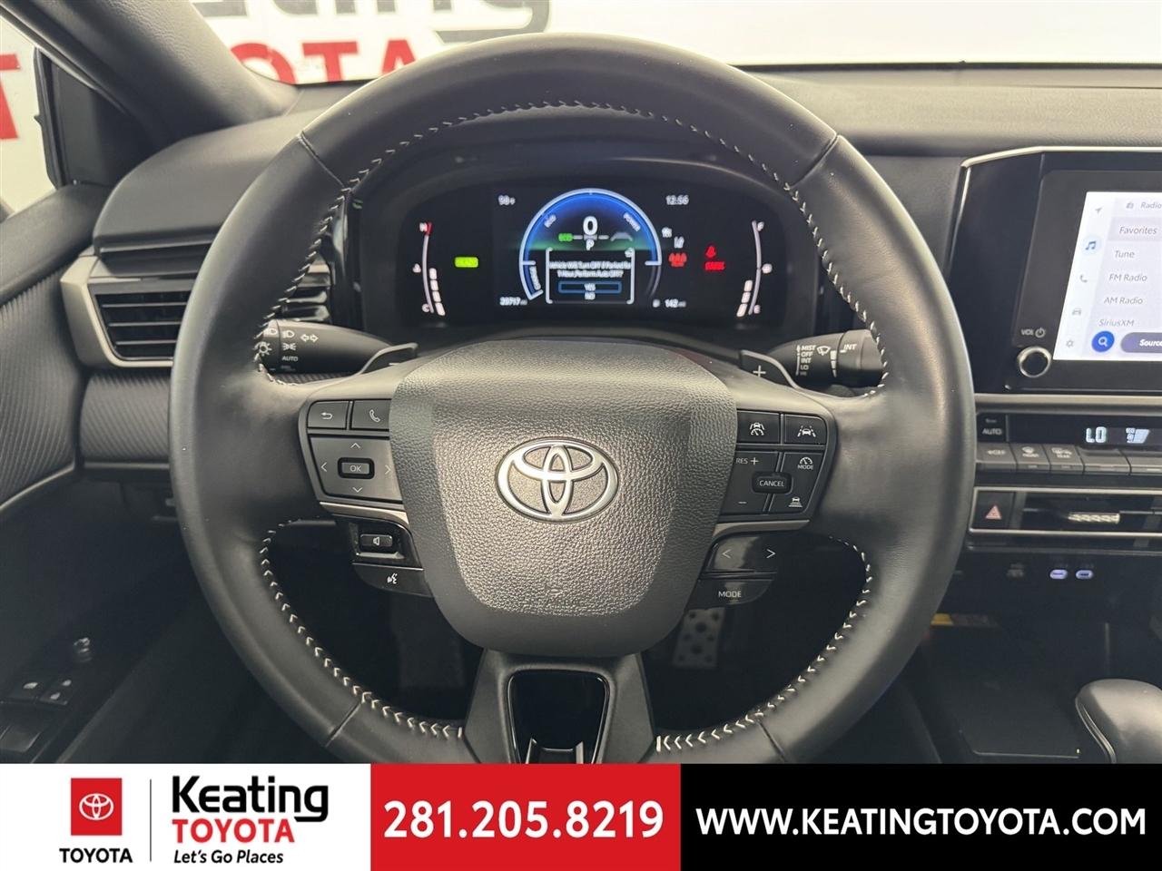 Toyota Camry Hybrid XLE 2025