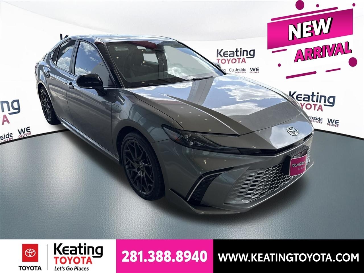 Toyota Camry Hybrid XLE 2025