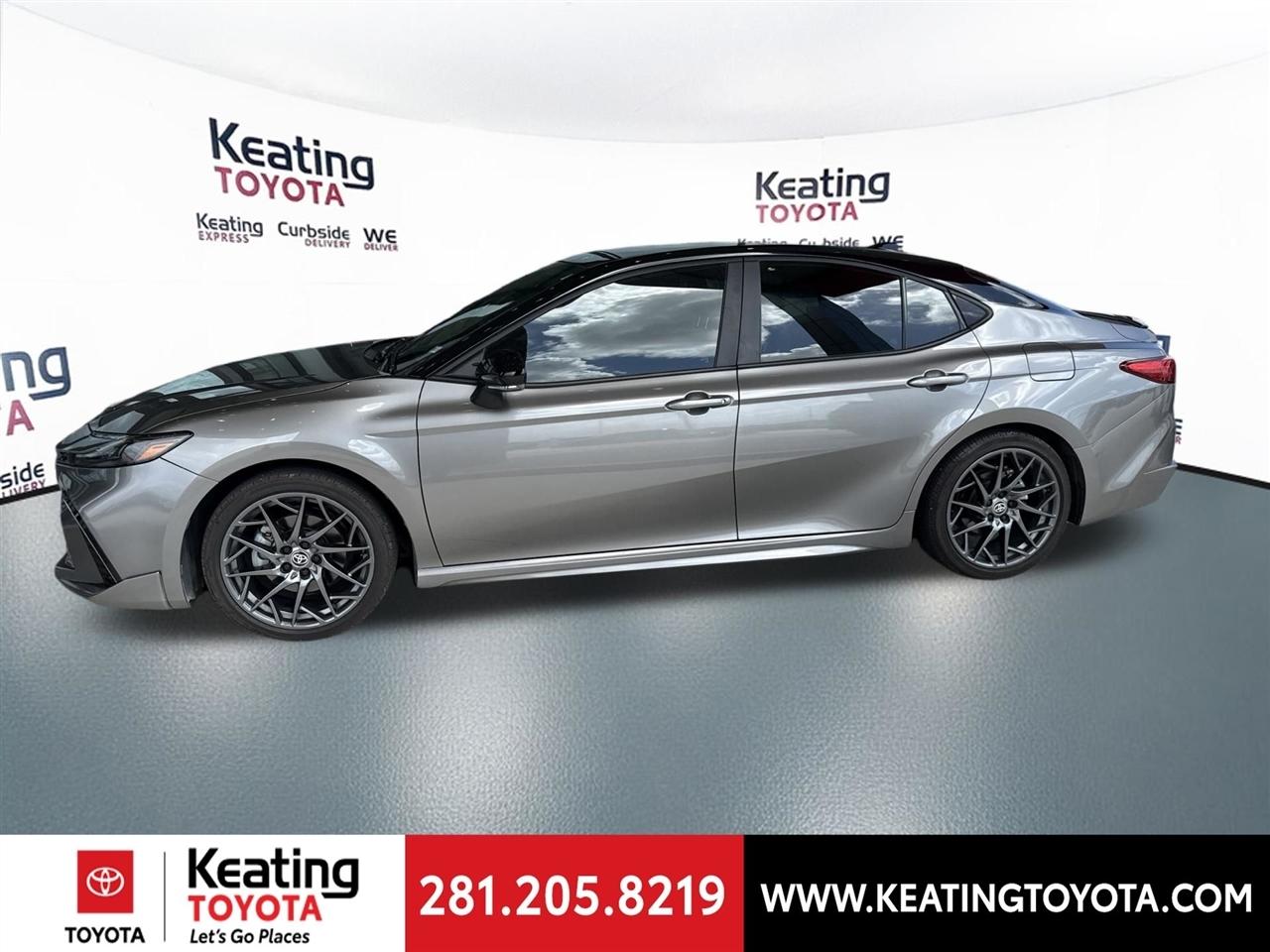 Toyota Camry Hybrid XLE 2025