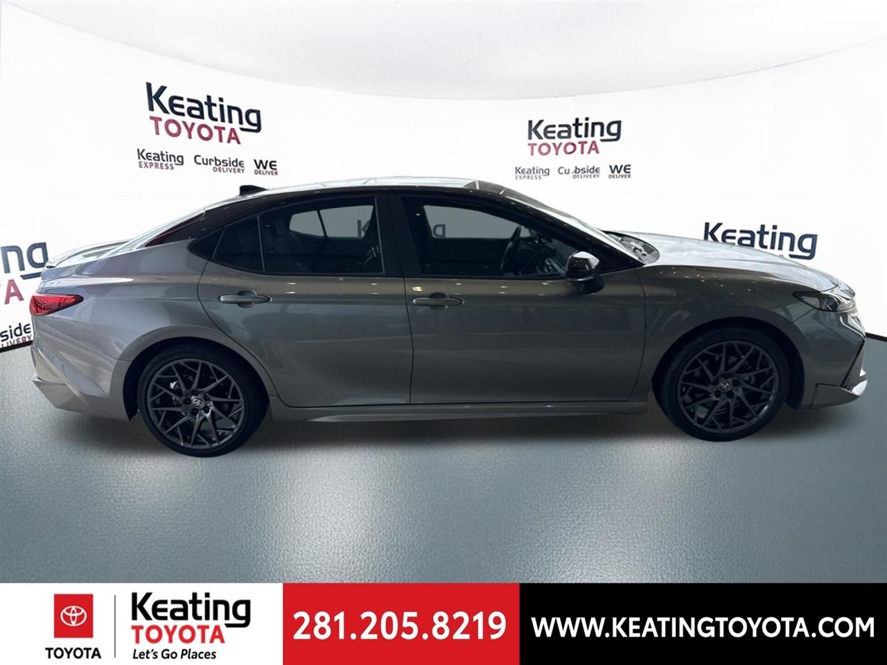 Toyota Camry Hybrid XLE 2025